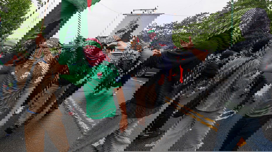 Anti-Israel protesters who wave flags linked to terror groups could be jailed if NY law passes