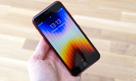 Apple iPhone SE 2022 review: dated design but bargain price