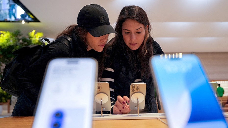 Apple patches two zero-day flaws used in targeted attacks