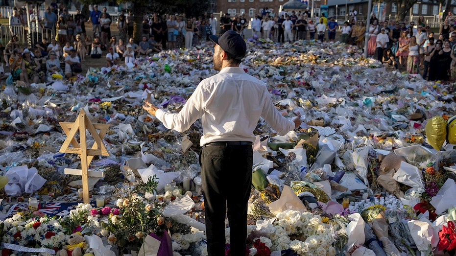 Australian state weighs ban on 'globalize the intifada' chants, masked protesters in wake of Hanukkah attack