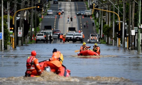 Bureau of Meteorology was ‘cowering in the corner’ on climate crisis, former staff claim