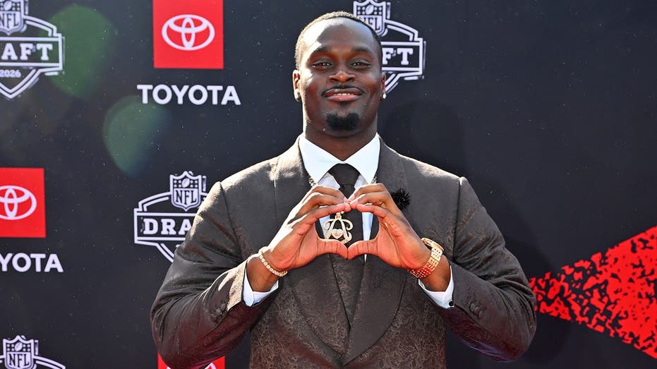 Cardinals had to delay drafting Jeremiyah Love because they had a wrong phone number