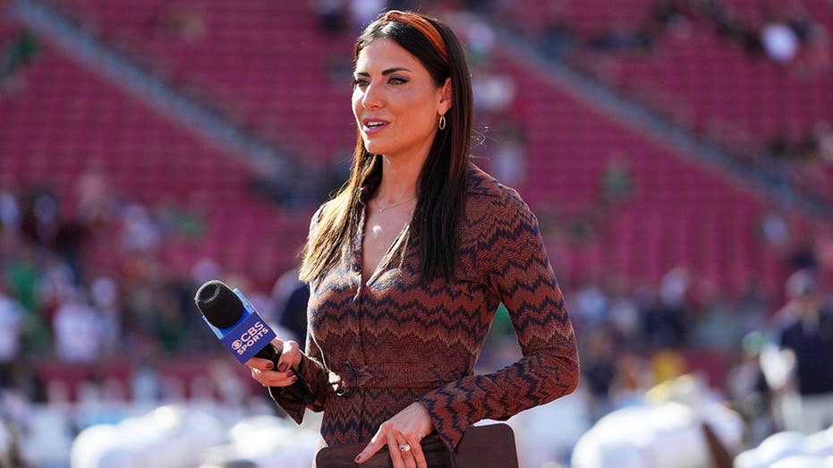 CBS reporter Jenny Dell escapes to the beach, Shilo Sanders is hungry & Nick Saban is scrambling off the tee