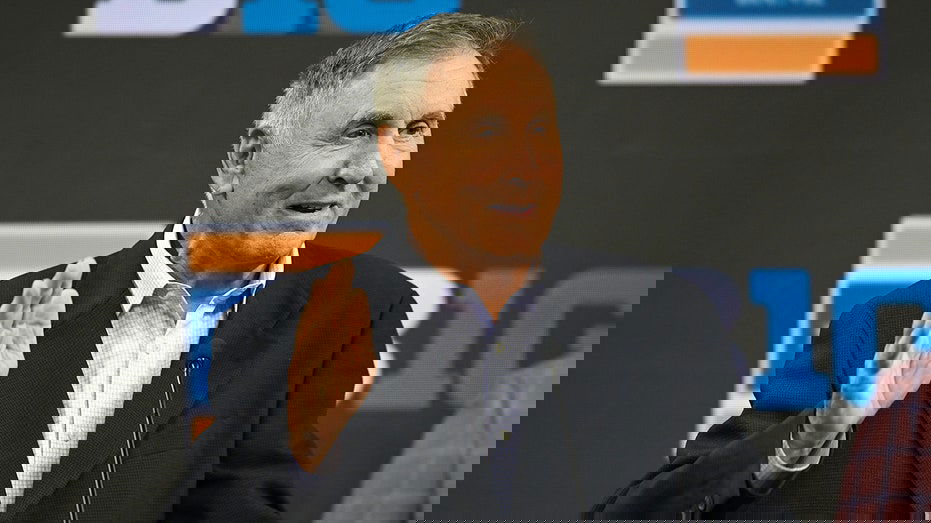 College football fans fume after CBS abruptly cuts off Gary Danielson's broadcast farewell