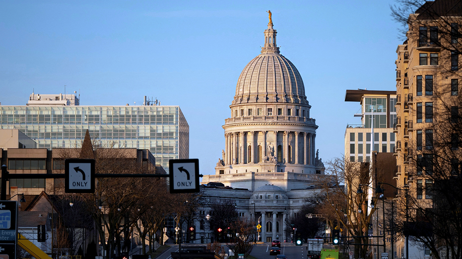 Conservatives intervene in Wisconsin's mid-decade redistricting push as House majority hangs in the balance