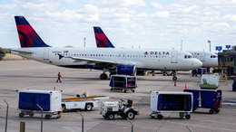 Delta worker dead after tug vehicle crashes into jet bridge at Orlando International Airport