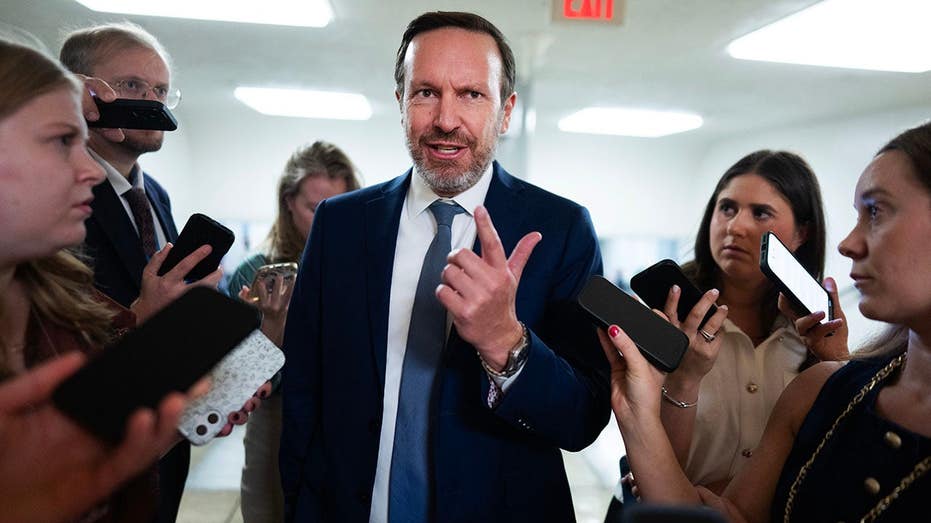 Dem senator who demanded Saudi accountability over Khashoggi meets with crown prince, pushes Palestinian state
