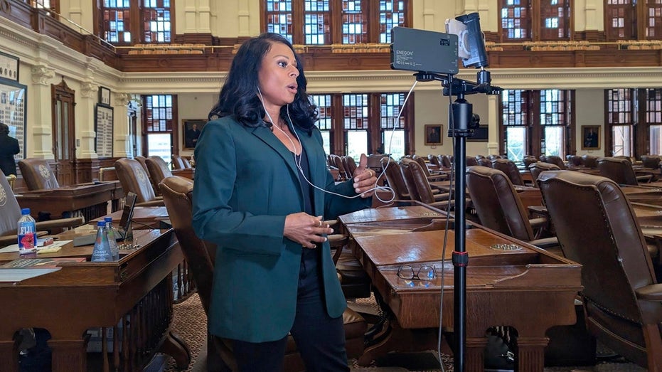 Dem Texas lawmaker spends night on state House floor after refusing GOP-mandated police escort