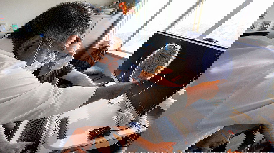 Grain-sized robot could change how doctors deliver drugs