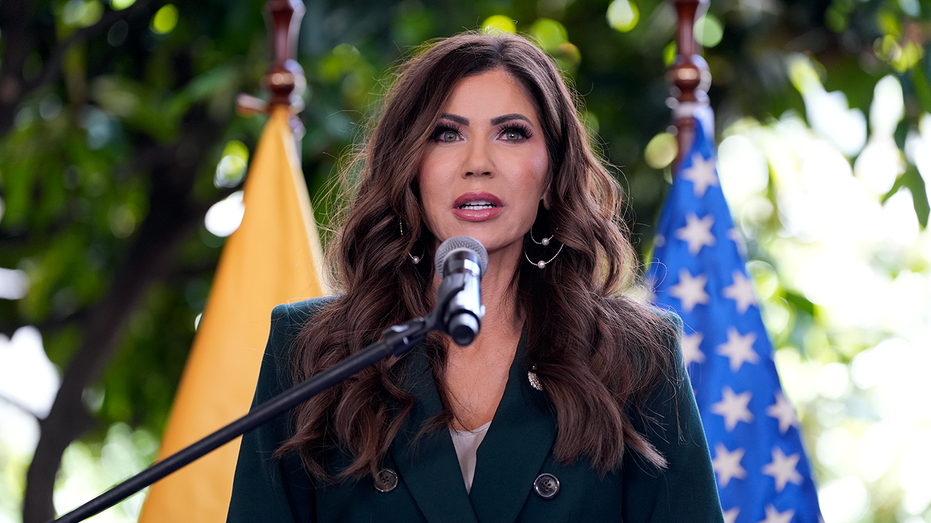 House Democrats ask judge to block Noem's revived ICE visit rule, say DHS defied court order