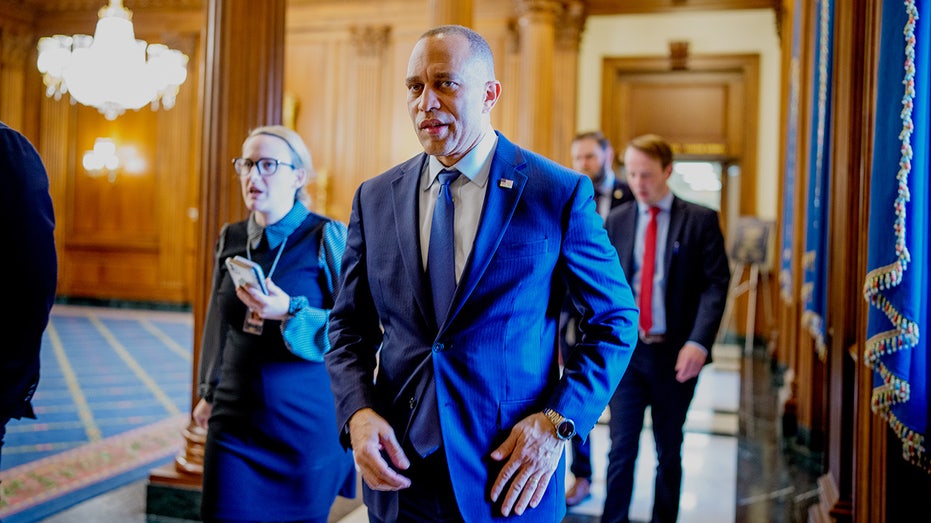 House Democrats vote to keep DHS shuttered as funding lapse hits day 40