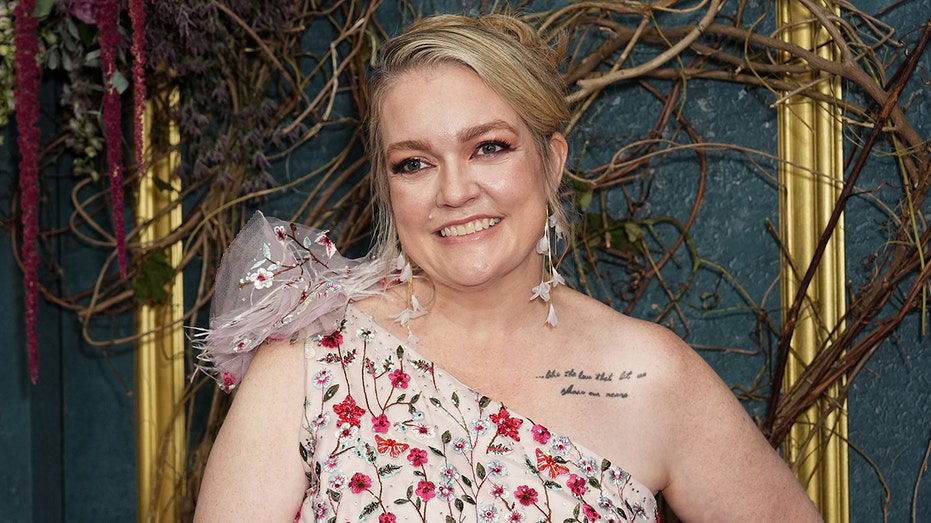 'It Ends With Us' author Colleen Hoover shares cancer diagnosis in candid hospital post