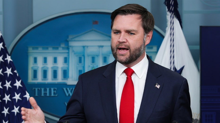 JD Vance responds to Hakeem Jeffries' claim sombrero meme is 'racist'