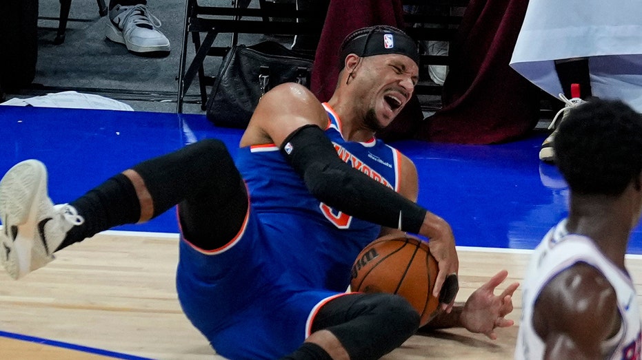 Knicks' Josh Hart ejected from preseason game vs. 76ers after launching ball into stands following injury