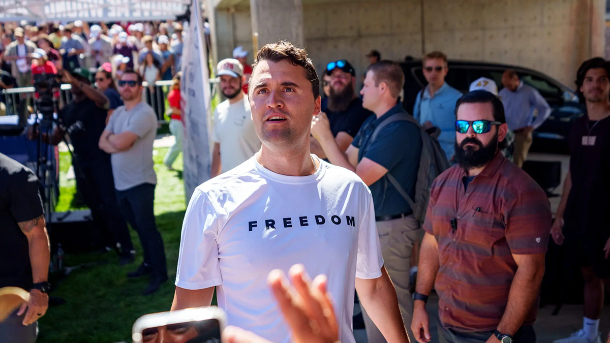 Line to get Charlie Kirk 'FREEDOM' shirt at Oregon vs. Penn State game floods parking lot