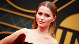 Mallory Edens sizzles on the beach while ex Aaron Rodgers eyes a return, X-Files' hantavirus warning & aliens!