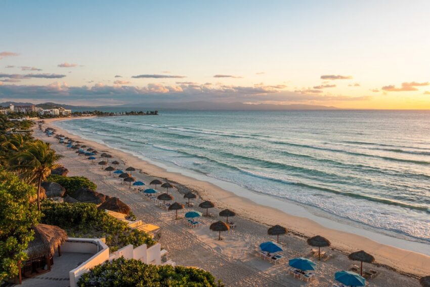 Mexico Travel Industry Update: Survey Shows Canadians Split Between Vacation Plans and Safety Fears