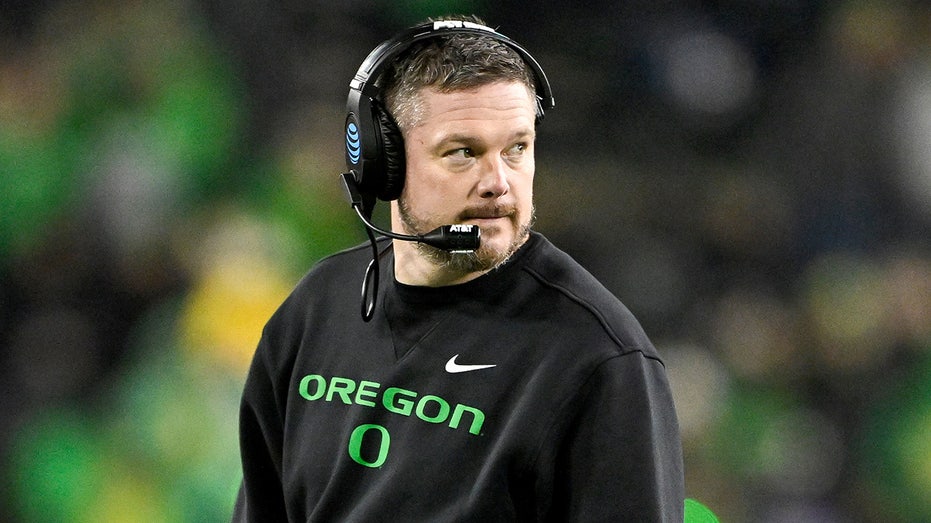 Oregon's Dan Lanning calls for college football season to end by Jan 1 every year