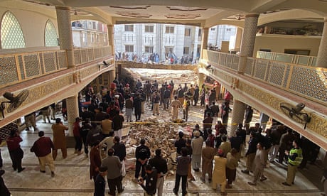 Pakistan: dozens killed in mosque blast in Peshawar