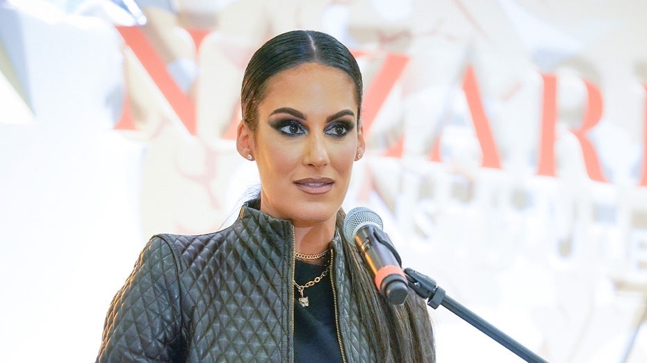 Plastic surgeon cites 'emotional blackmail,' poor evidence in warning against youth gender surgeries