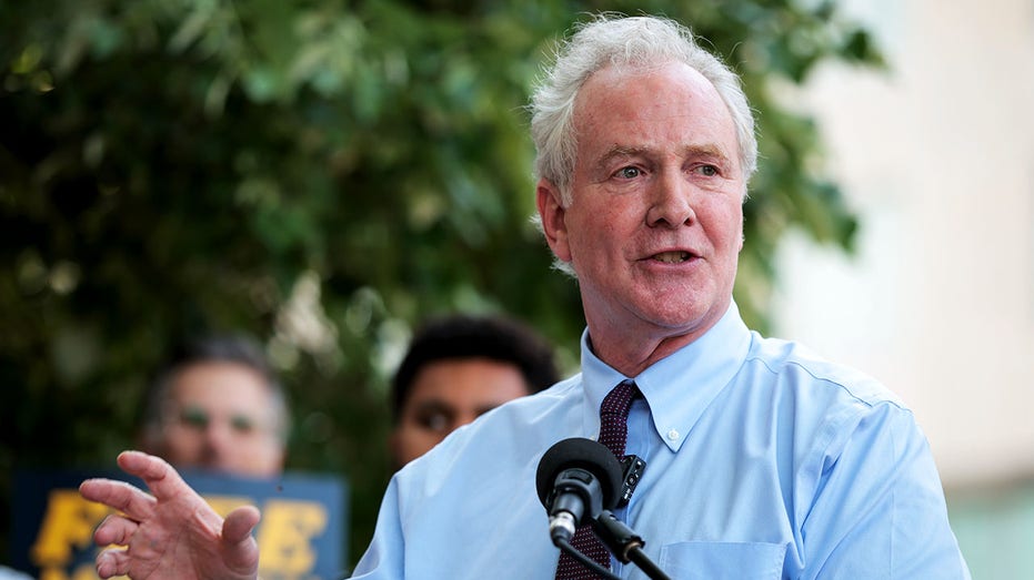 Senate progressive accuses Trump of 'mafia-style blackmail' in shutdown fight