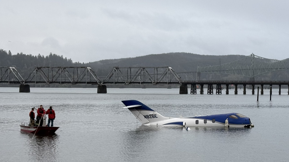 Small airplane skids off runway into bay during botched landing at Oregon airport