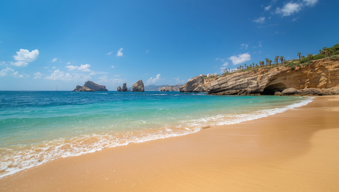 Spain Offers Alicante as a Coastal Escape Where British Expats Can Enjoy Mediterranean Beaches, Friendly Communities, and a Comfortable Retirement