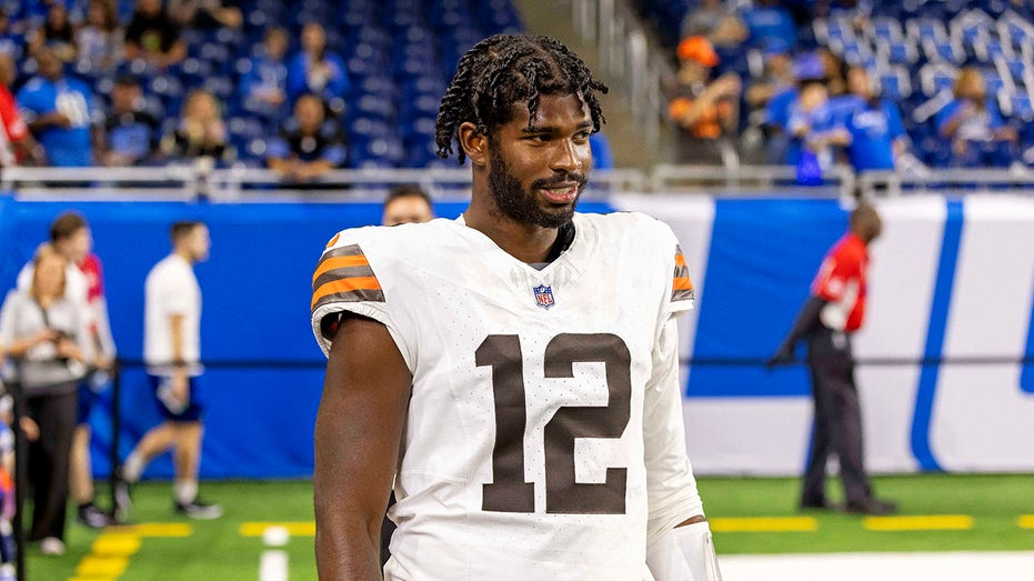 Super Bowl-winning coach questions why third-string QB Shedeur Sanders is getting interviews after viral clip