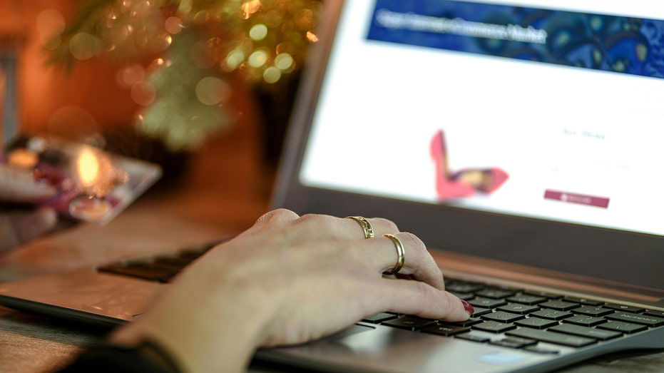 The fake refund scam: Why scammers love holiday shoppers