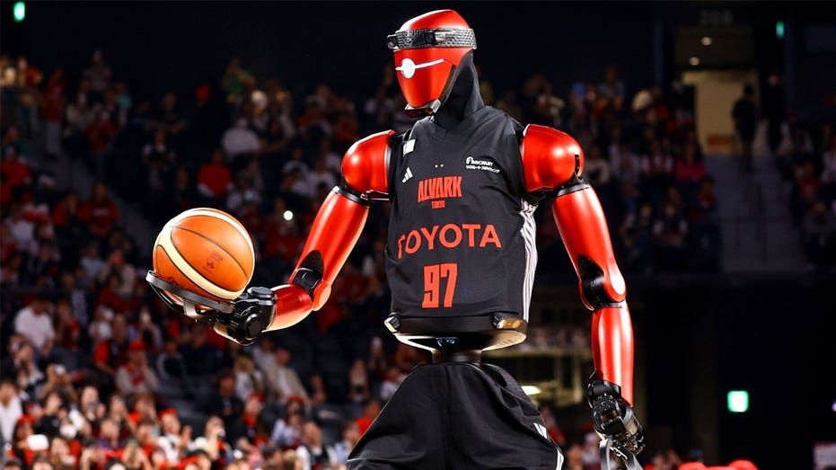 Toyota's CUE7 robot shoots hoops using AI