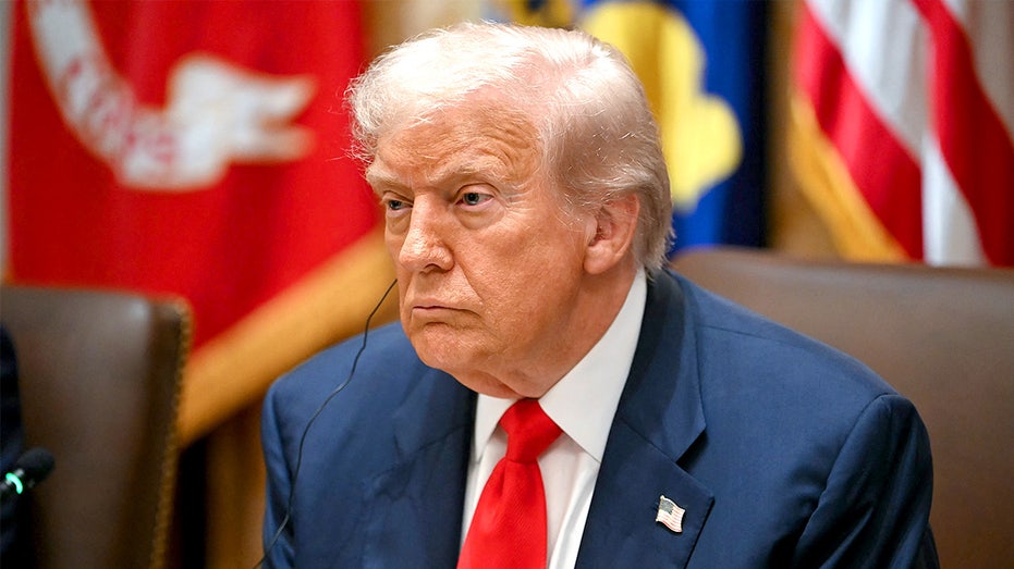 Trump calls Democrats 'kamikaze pilots' as shutdown standoff hits third week with no end in sight