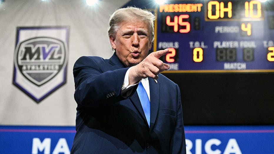 Trump touts 'golden age' at Ohio rally, urges voters to deliver GOP midterm wins
